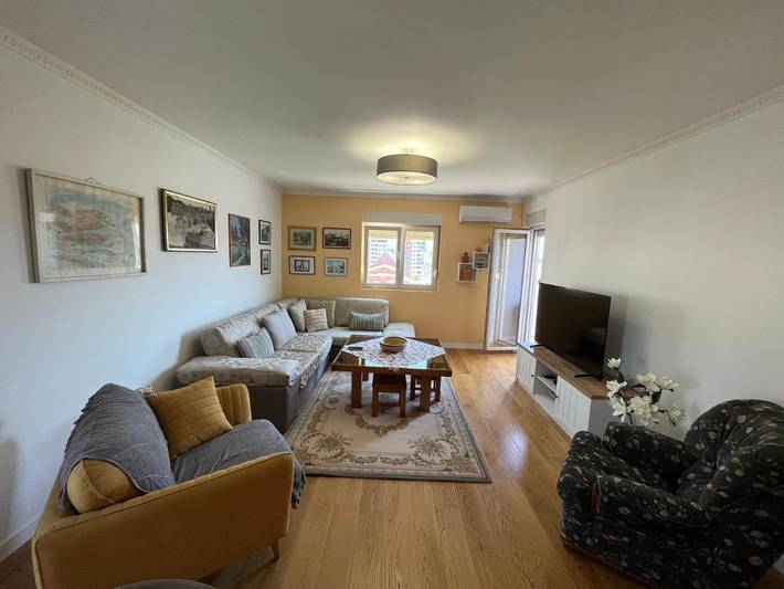 Ferienwohnung für 5 Personen, mit Ausblick und Terrasse in Bar