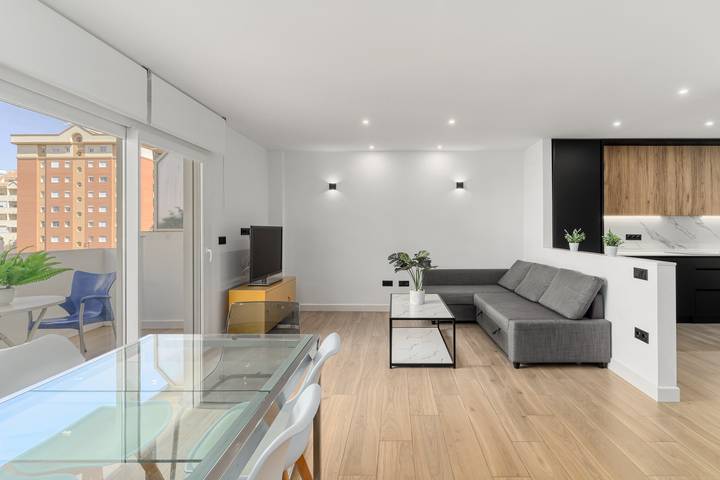 Entire apartment, Apartment 'La Siesta 5' with Shared Pool, Wi-Fi and Air Conditioning in Fuengirola Centre, Fuengirola
