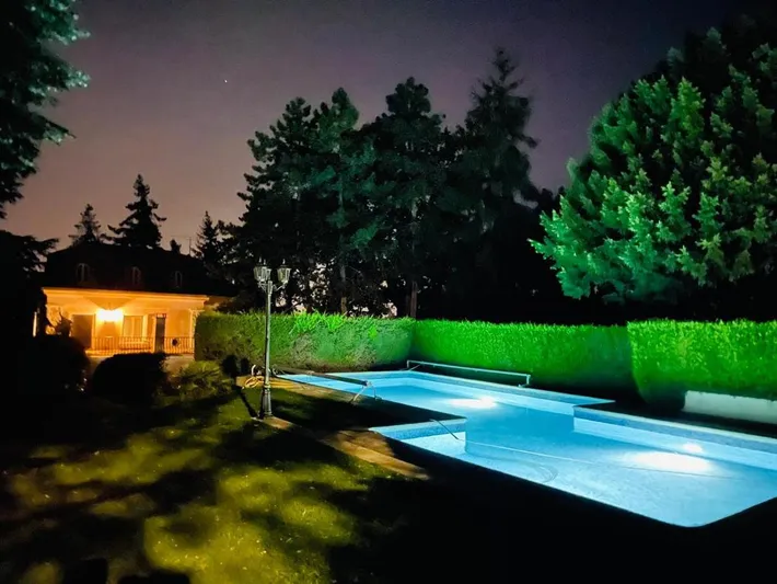 Hotel para 2 personas, con jardín además de jacuzzi y piscina - 1