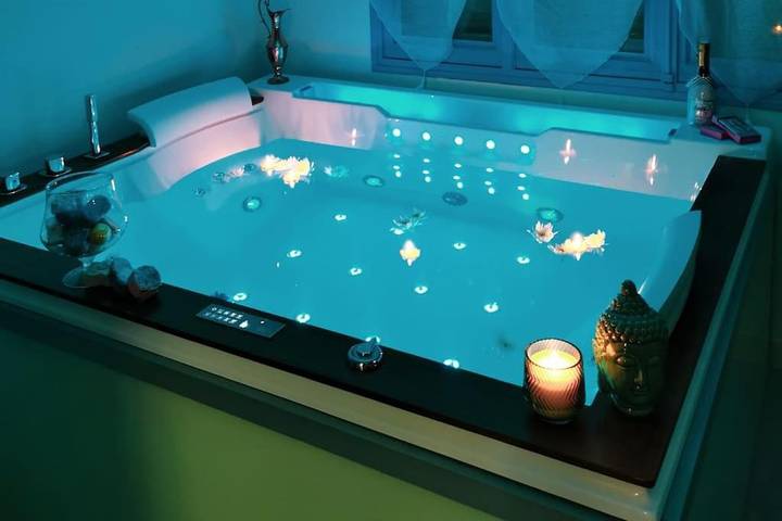 Location de vacances pour 2 personnes, avec jacuzzi à Cusset - 2