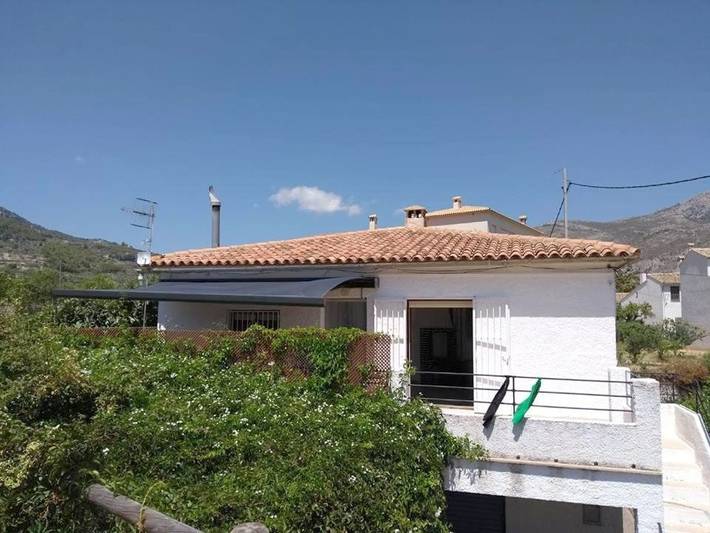 Location de vacances pour 6 personnes, avec vue sur le lac ainsi que vue et terrasse dans Beniardà/Beniardá