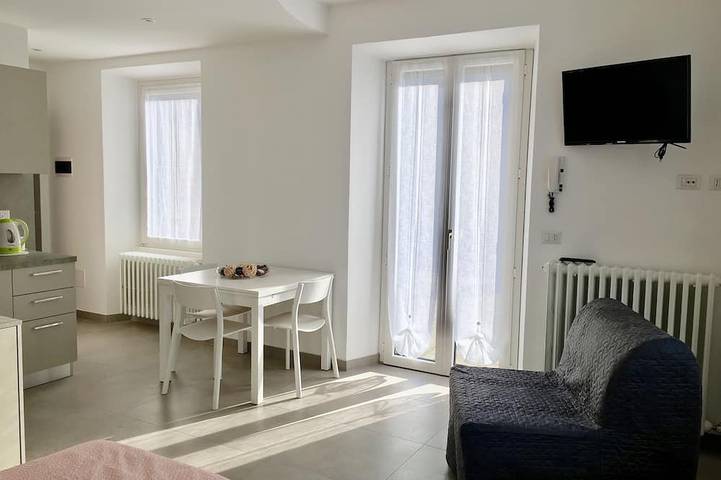 Gîte pour 3 personnes, avec Balcon et Jardin dans Pettenasco - 2
