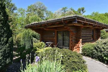 Chalet pour 2 personnes, avec terrasse et jardin dans l' Ain