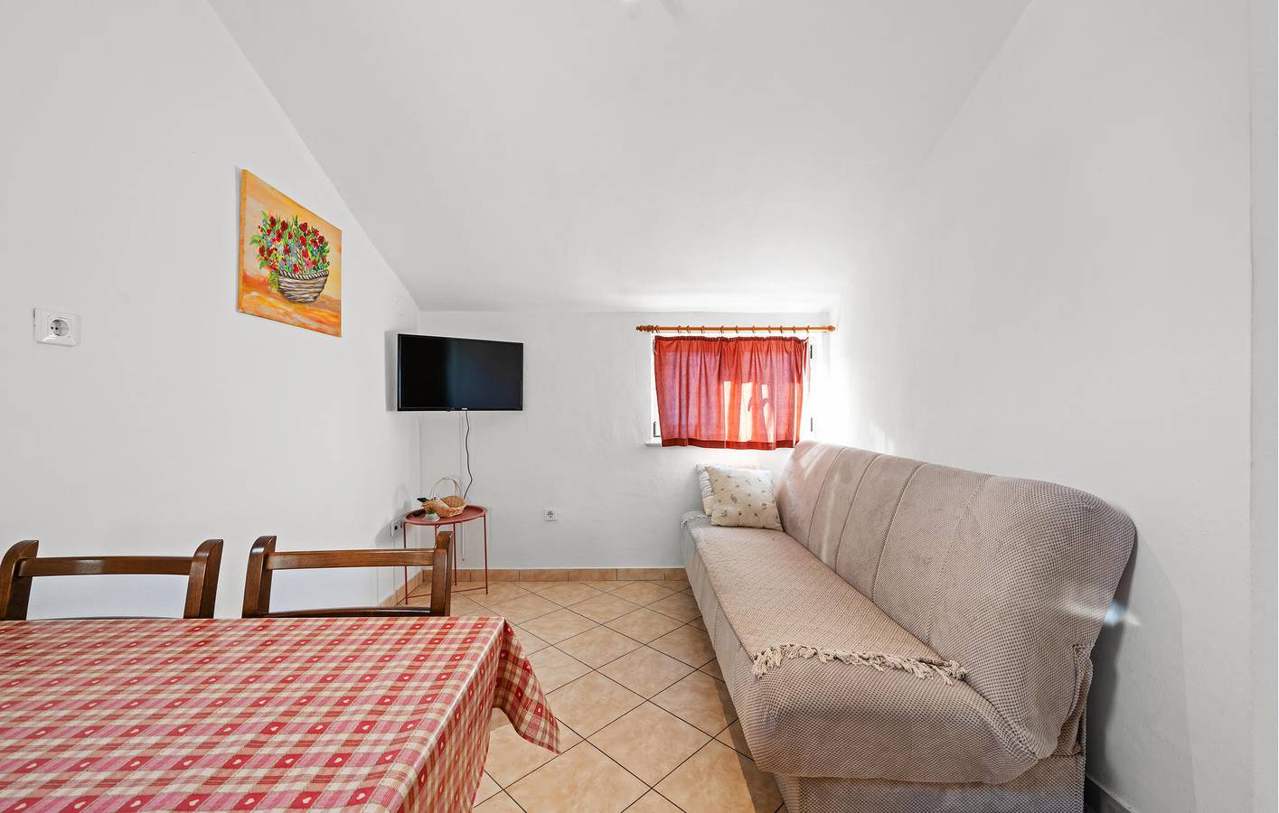 Ganze Ferienwohnung, Apartment am Meer mit Terrasse, Küche und Parkplatz – 700 m vom Camp Vala entfernt in Grebastica, Šibenik-Knin