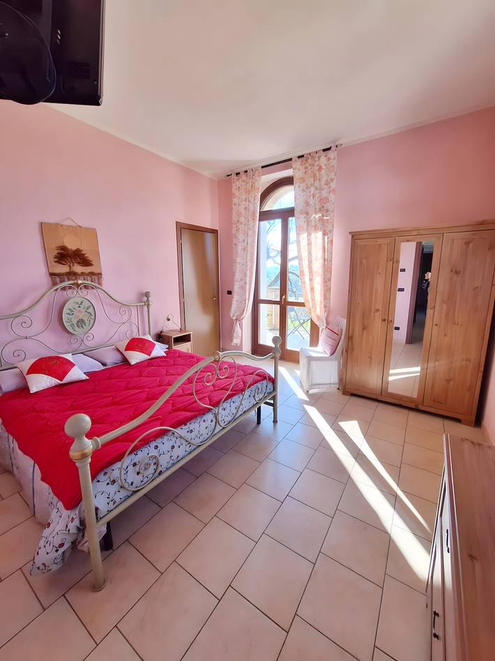 Stanza per 2 persone, con balcone e giardino, con animali domestici in Piemonte