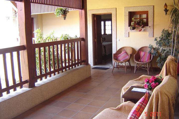 Location de vacances pour 3 personnes, avec bassin pour enfant et vue ainsi que piscine et jardin dans Vila Verde - 3