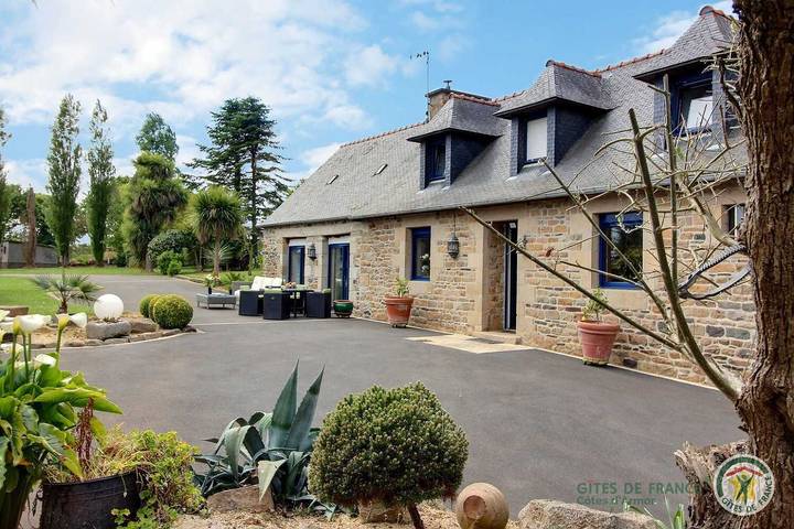 Gîte pour 6 personnes, avec Terrasse et Jardin à Lézardrieux