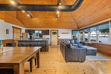 Cabin Rentals And Lodges for 6 Guests in Lake Ontario (Canada), Picture 1