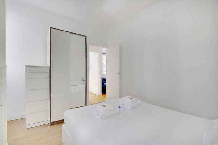 Ganze Wohnung, Gemütliches Apartment mit 2 Schlafzimmern im Herzen von Suresnes in Suresnes, Hauts-de-Seine