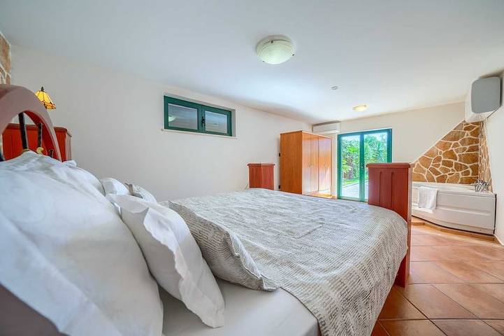 Familienvilla Rasotica mit großem Pool, Außenküche in Sumartin, Brac