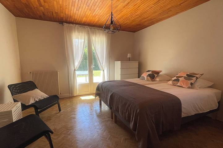 Location de vacances pour 12 personnes, avec terrasse à Lachapelle-sous-Aubenas - 2