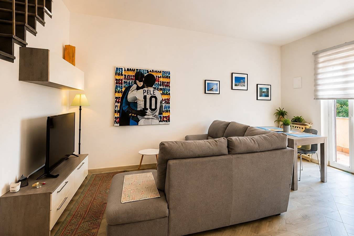 Entire apartment, Apartment 'Rocca Lake House' with Shared Garden, Balcony and Wi-Fi in Angera, Comune di Angera