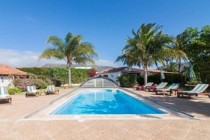 Chalet para 2 personas, con piscina y terraza además de jacuzzi y jardín en San Cristóbal de La Laguna