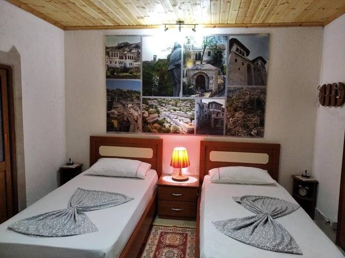 Chambre d’hôte pour 4 personnes, avec vue et jardin, adapté aux familles dans Gjirokastër - 3