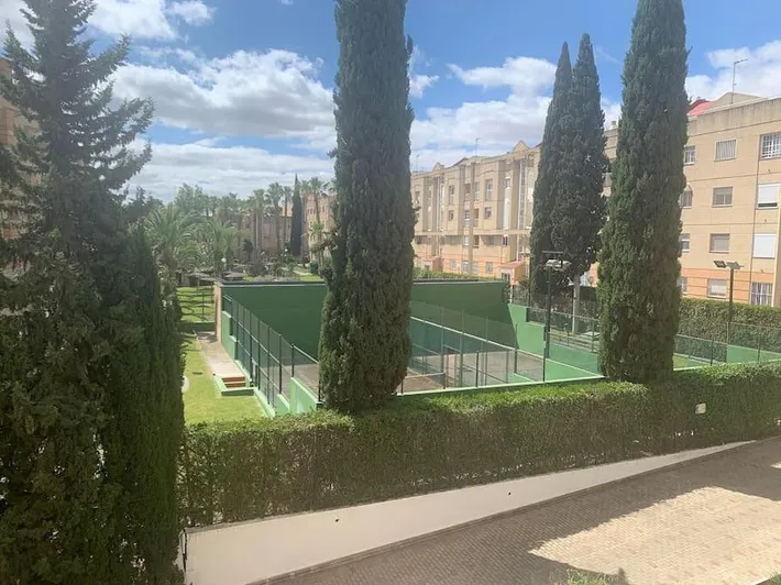 Apartamento de vacaciones para 4 personas, con piscina para niños y jardín además de piscina y vistas - 1