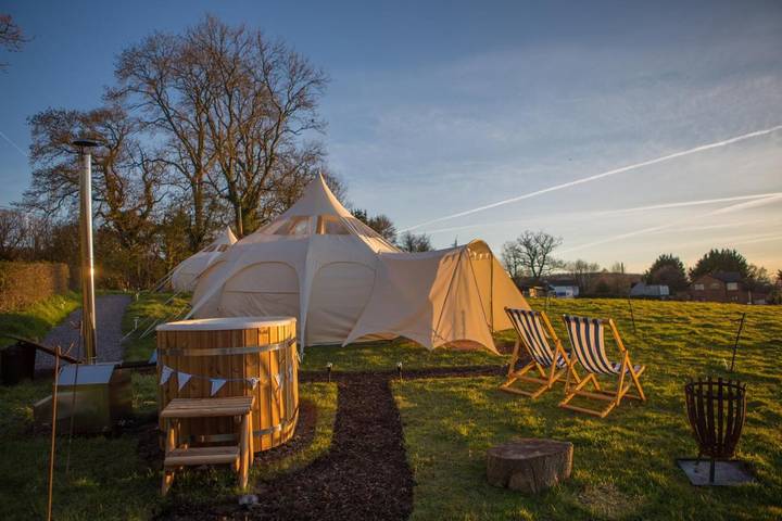 Holiday village for 2 people, with Terrace and Hot tub as well as Garden and View in Somerset
