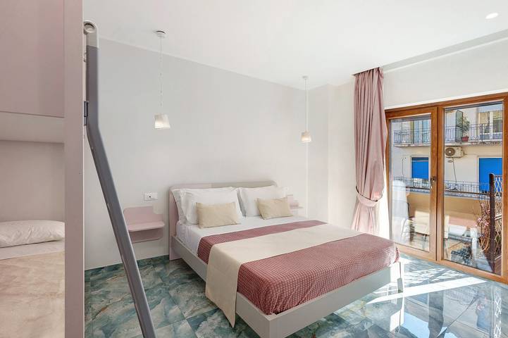 Pokój dla 4 osób, z balkon w Kampania