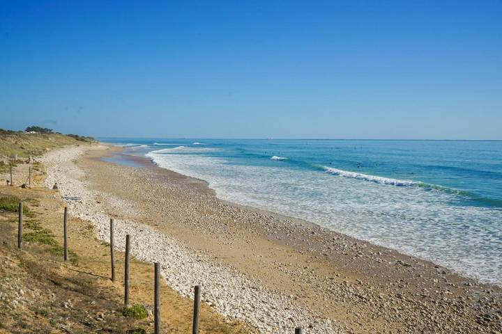 Location de vacances pour 8 personnes, avec jardin et vue dans Plage des Grenettes
