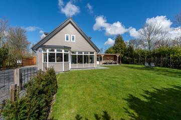 Ferienhaus für 10 Personen, mit Garten in Kamperland