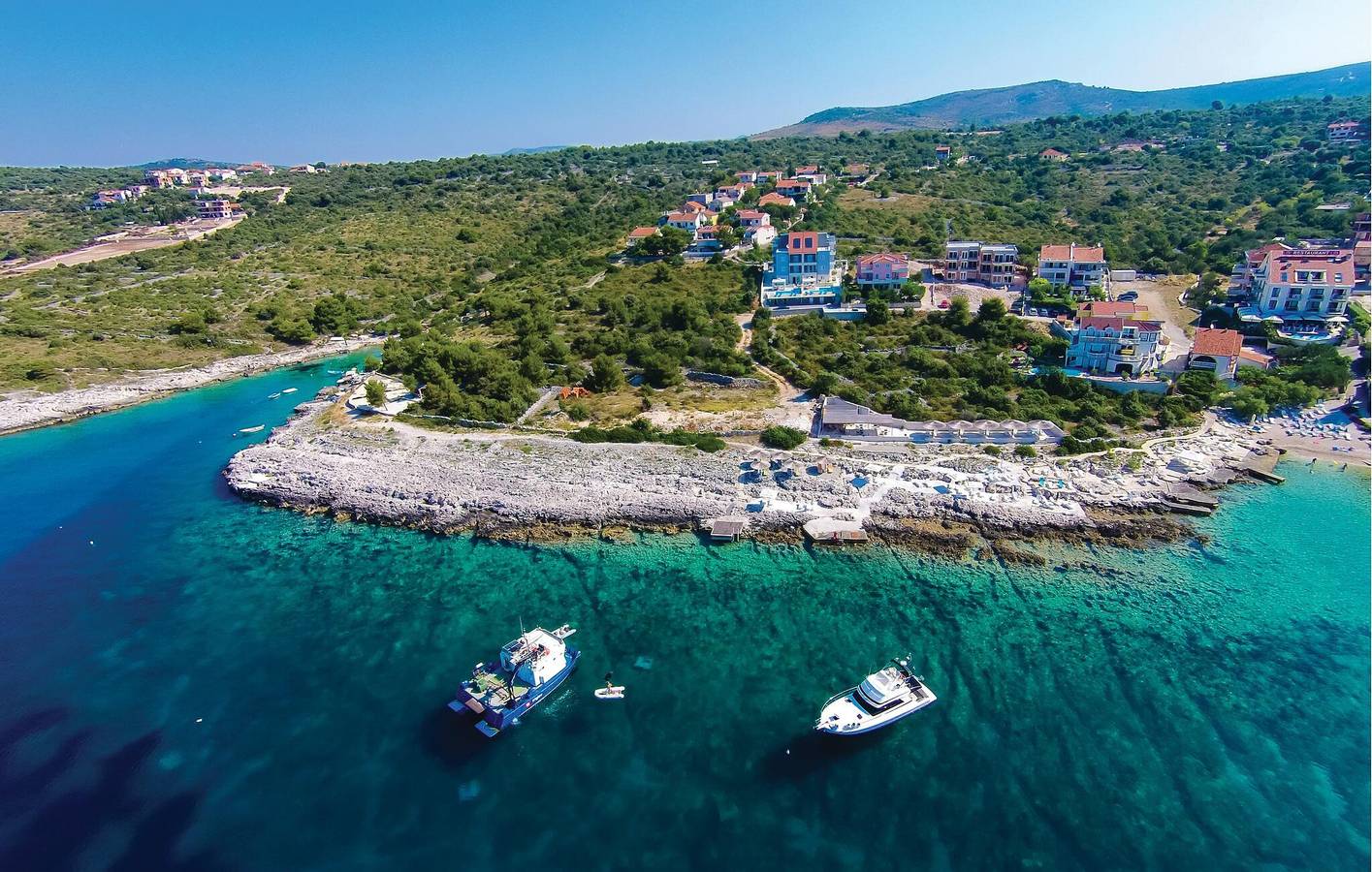 Ganze Ferienwohnung, Charmante Unterkunft, 1,5 km vom Strand entfernt: Gemütliche 62 m² große Ferienwohnung mit Pool und WLAN in Rogoznica, Šibenik-Knin