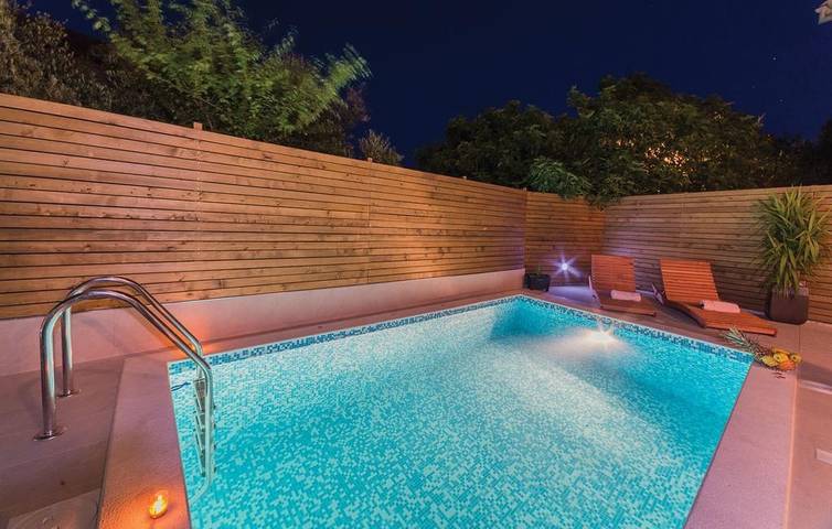 Ferienwohnung für 6 Personen, mit Terrasse und Pool in Pakostane - 4