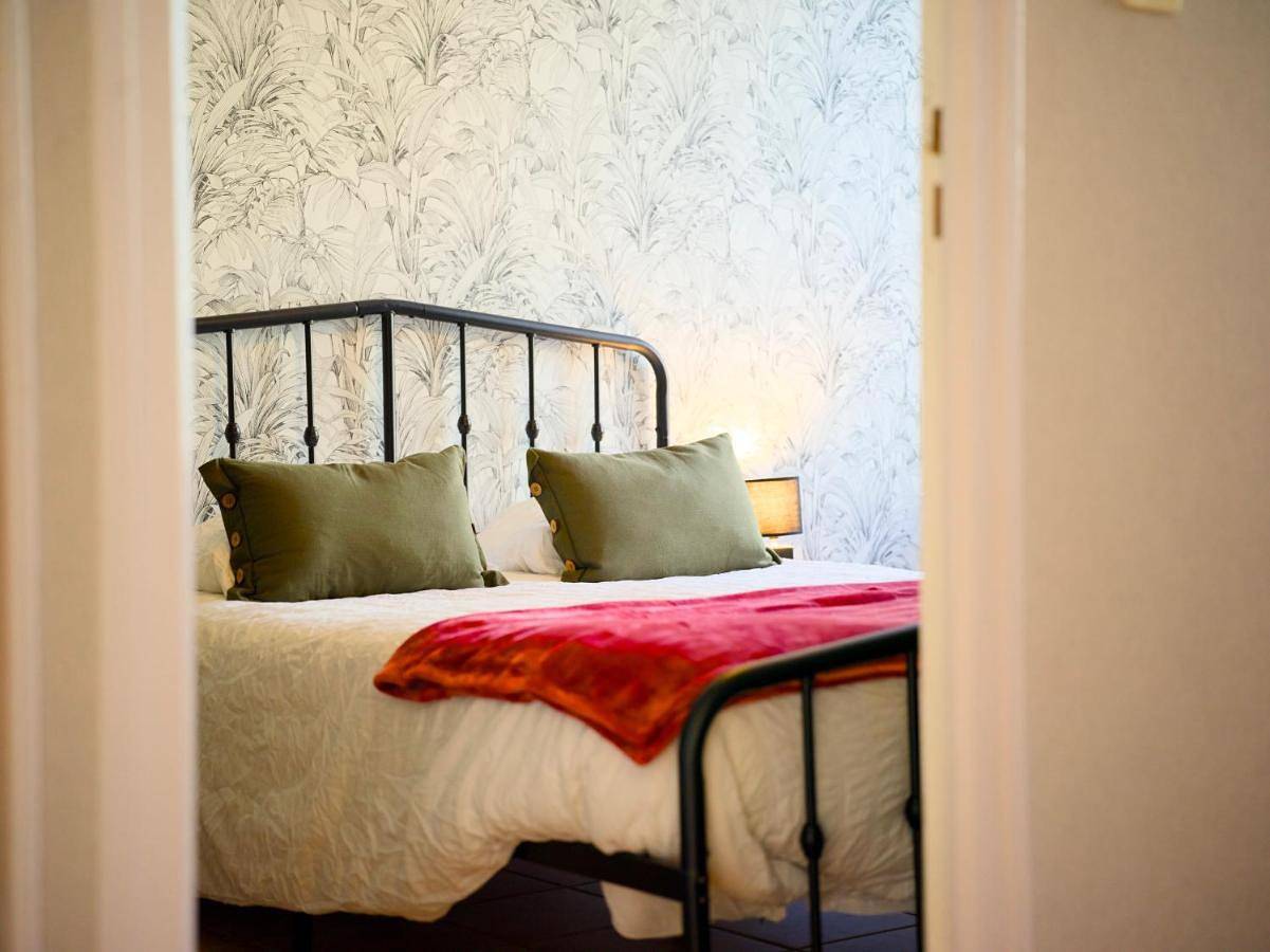 Maison de pêcheur à 50m de la mer & 10min ferry, 3 chambres, 7 personnes, intendance Luxury Host in Tourlaville, Cherbourg-en-Cotentin