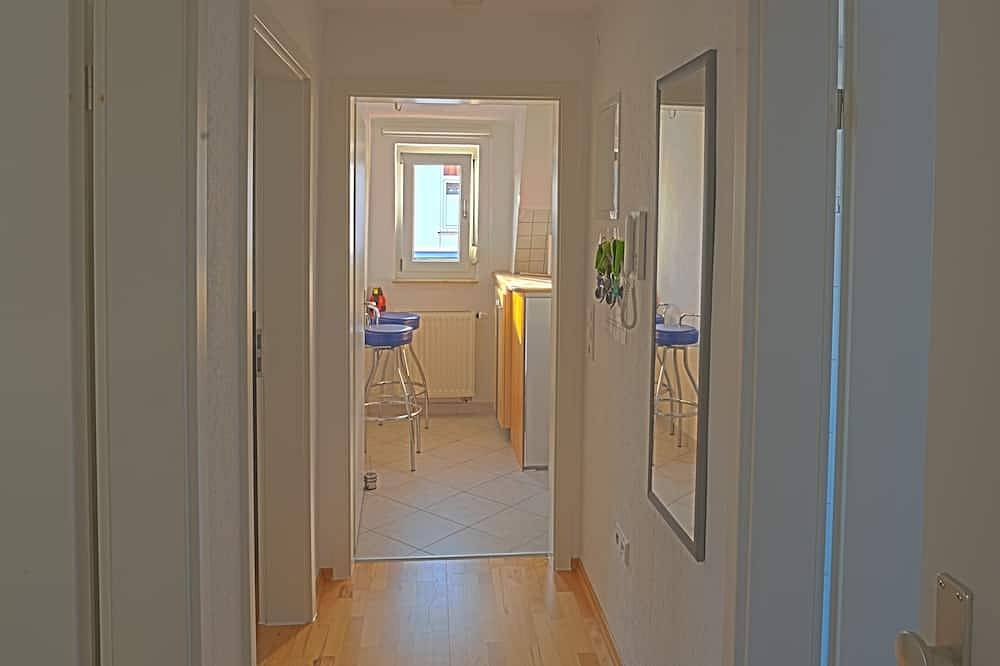 Ganze Wohnung, 2 - Zimmer Fewo Reutlingen Heinestr dg in Reutlingen, Neckar-Alb