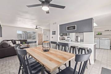 Vacation Rental for 10 Guests in Mesa, Maricopa County, Picture 1