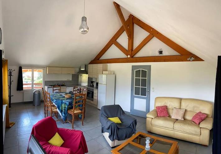 Gîte pour 6 personnes, avec jardin ainsi que vue sur le lac et vue, animaux acceptés à Crots