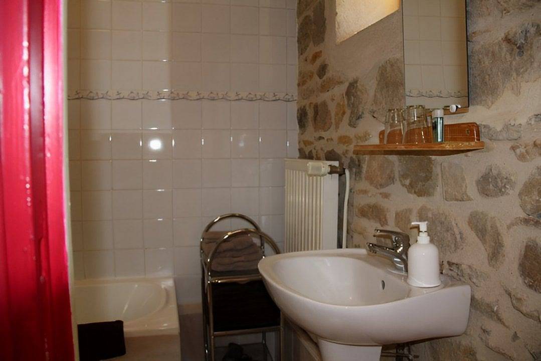 La Grange de La Ferdière - Chambre "Saint-Amour" in Brandon, Région de Mâcon