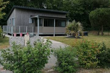 Gîte pour 6 personnes, avec jardin ainsi que terrasse et piscine à Marzan