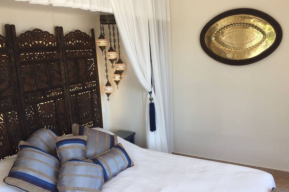 Luxury water front villa. 4 beds, private pool, wifi, magnificent location. Ac.  in Port d'Addaia, Es Mercadal