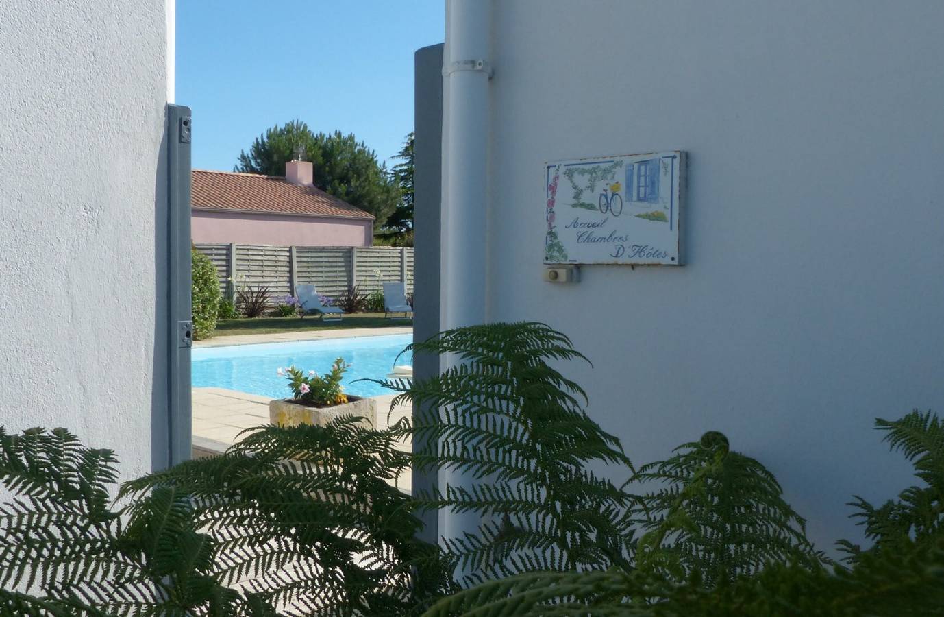 Chambre d'hôtes 'Le Clos De La Combe - Ile d'Yeu' avec piscine partagée, terrasse et Wi-Fi in Château-d'Olonne, Les Sables-d'Olonne