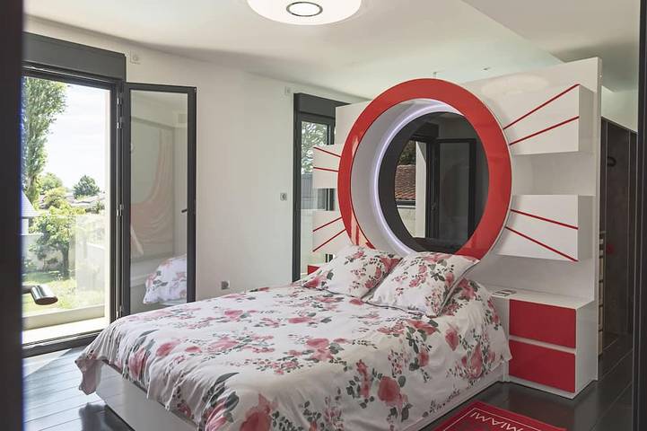 Location de vacances pour 10 personnes, avec jardin ainsi que jacuzzi et balcon à Bègles - 3