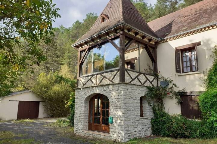 Location de vacances pour 11 personnes, avec Jacuzzi ainsi que Terrasse et Jardin à Doissat
