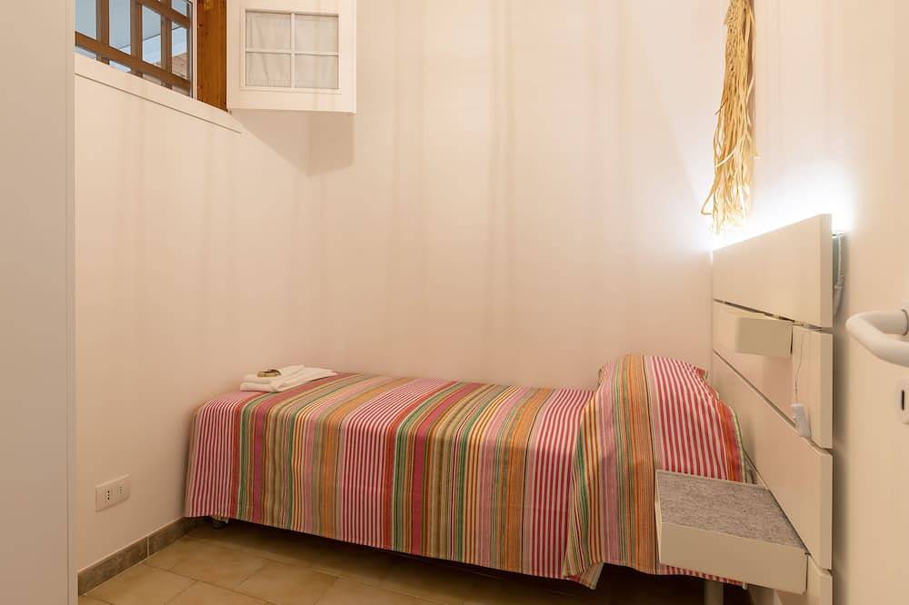 Villa surrounded by greenery 200mt from the sea, with large outdoor spaces in Casuzze, Santa Croce Camerina