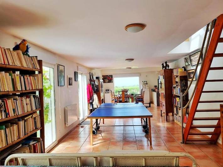 Location de vacances pour 8 personnes, avec terrasse ainsi que jardin et vue à Tréogat