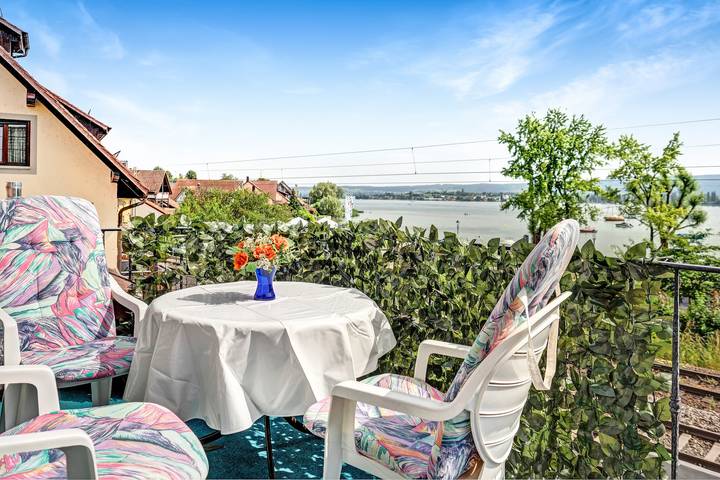 Ferienwohnung für 5 Personen, mit Balkon und Seeblick in Allensbach