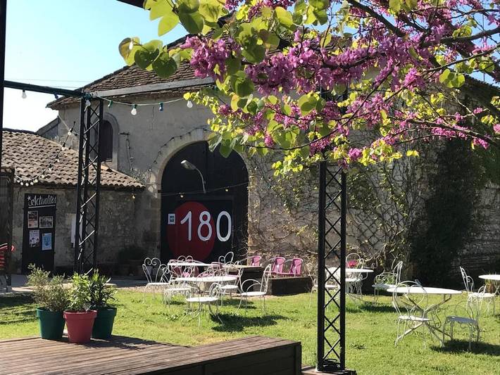 Location de vacances pour 2 personnes, avec Terrasse et Jardin ainsi que Bassin pour enfant et Piscine à Sainte-Bazeille - 2