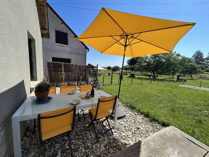 Gîte pour 5 personnes, avec piscine, adapté aux familles à Alluy