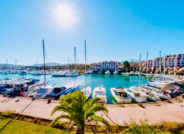 Ganze Wohnung, Petit Cocon magnifique vue sur Marina dans le golfe de Saint Tropez in Port Cogolin, Cogolin