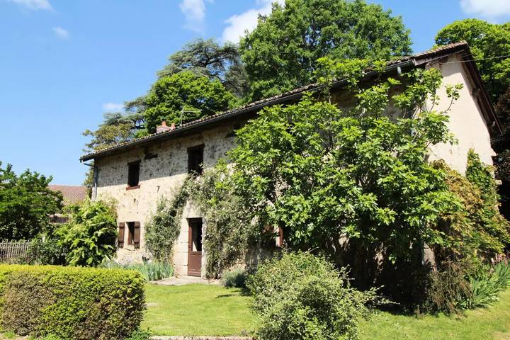 Gîte pour 8 personnes, avec jardin à Royères