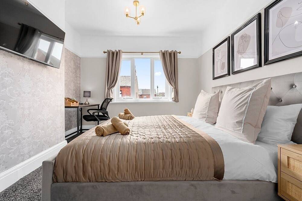 Free Parking | Stunning 3Bedroom Home In Wigan in Wigan, Greater Manchester