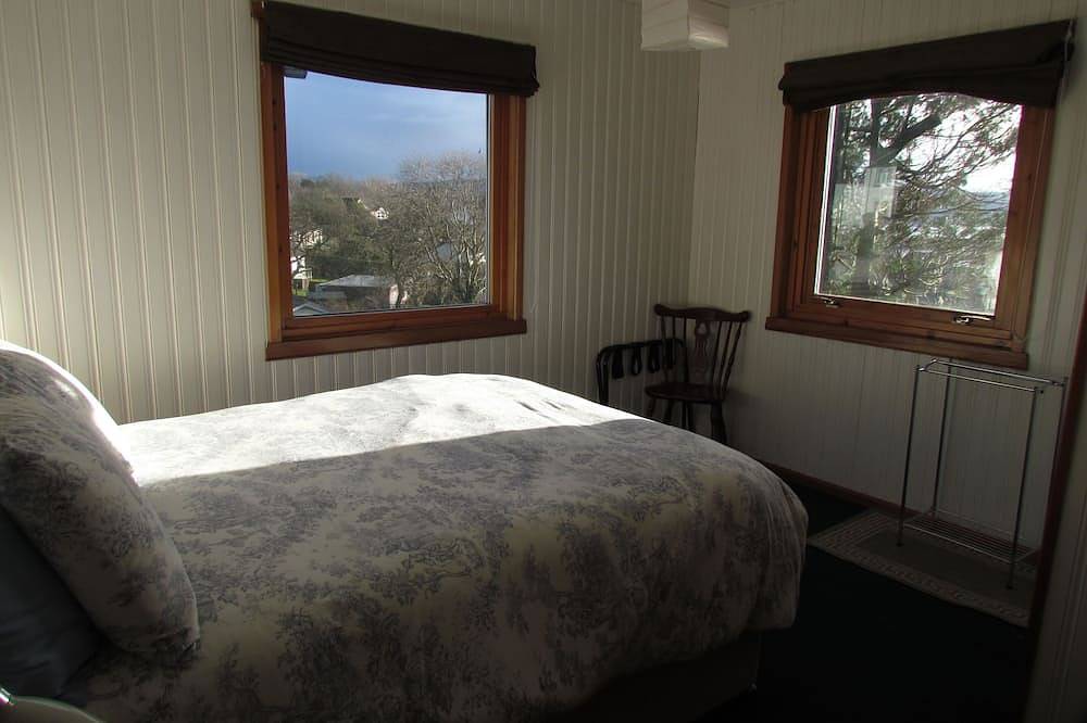 An Cala - Spacious house with stunning sea-views in Tobermory, Argyll & Bute