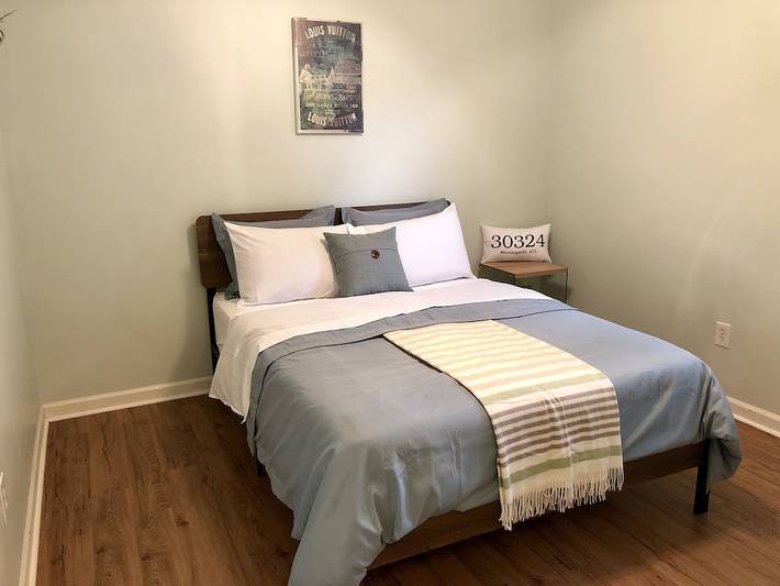 Bungalow for 10 people, with yard and balcony in Atlanta