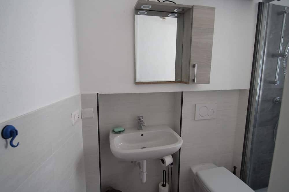 Ganze Wohnung, Schöne Wohnung für 2 Gäste mit  W-Lan, Tv und Haustiere erlaubt in Agra, Lago Maggiore (Lombardei)