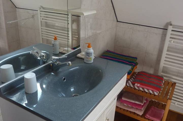 Maison indépendante avec jardin 2 à 5 personnes in Lochrist, Plounévez-Lochrist