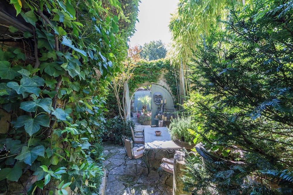 Signature Home – Pool & Panoramic Terrace in Goult, Parque natural regional del Luberon