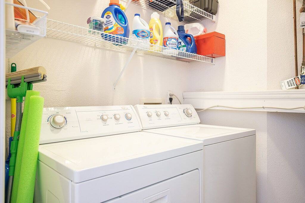 Ganze Wohnung, Breathtaking Views - Two Pools - Enclosed Balcony in Lake Ozark, Lake of the Ozarks