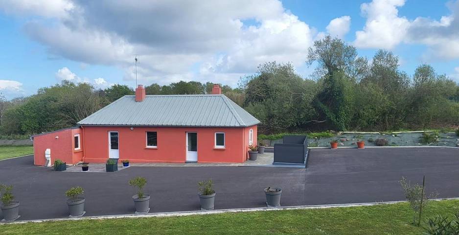 Location de vacances pour 5 personnes, avec Terrasse ainsi que Jardin et Vue dans Plage De La Cale Lanveoc